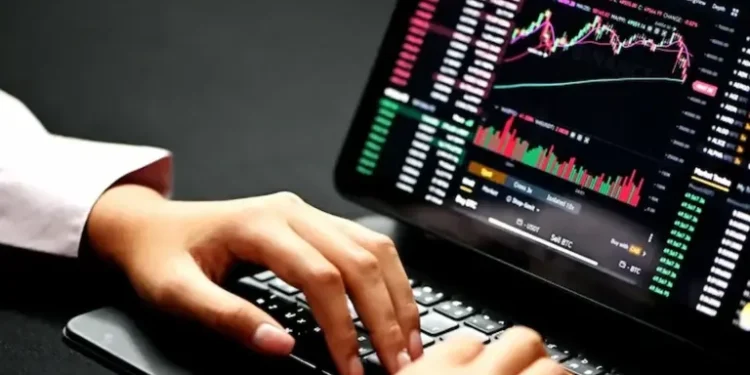 ఫ్లాట్‌గా ముగిసిన స్టాక్ మార్కెట్ సూచీలు.. ఐటీ, ఎఫ్‌ఎంసీజీ ఒత్తిడితో లాభాలు కరిగిపోయాయి