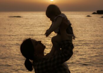 నదిలో పసికందును వదిలేసి భర్తకు ఫోన్‌.. చోడవరం ఘటన కలకలం