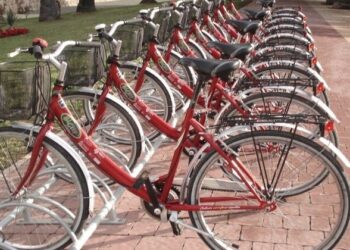 యువగళం జ్ఞాపకంగా విద్యార్థులకు సైకిళ్లు