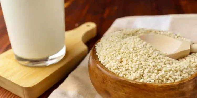 ఎముకల బలం కోసం బెస్ట్ ఆప్షన్ ఏది – పాలు లేదా నువ్వులు?