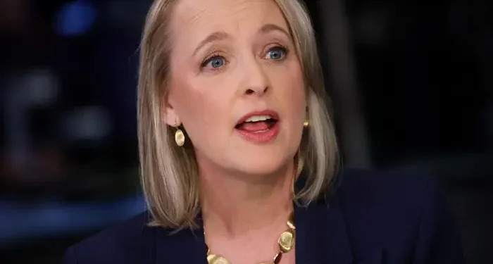 "అవకాశం తలుపు తట్టినప్పుడు 'నో' చెప్పకండి - జులీ స్వీట్ సక్సెస్ మంత్ర!"