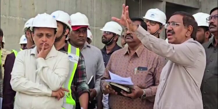 రాజధాని పనుల ఆలస్యంపై మంత్రి నారాయణ ఆగ్రహం