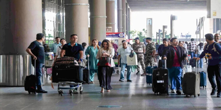 పశ్చిమాసియాలో భారతీయులకు అండగా ఎంఈఏ.. కంట్రోల్‌రూం ఏర్పాటు