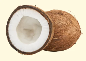 కొబ్బరి తినడం వల్ల చర్మం, జుట్టు ఎలా మారుతాయో తెలుసా?