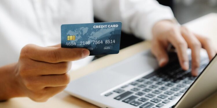 క్రెడిట్ కార్డు వాడేవారు తప్పక తెలుసుకోవాల్సిన చట్టపరమైన విషయాలు