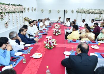 అమరజీవి పొట్టి శ్రీరాములు కుటుంబానికి మంత్రి లోకేష్ ఆత్మీయ విందు