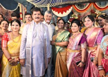 ధూళిపాళ్ల నరేంద్ర కుమార్తె వివాహ వేడుకలో సీఎం చంద్రబాబు నాయుడు హాజరు