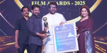 తెలుగు సినిమా లెజెండ్ ఎన్టీఆర్ అవార్డుతో చిరంజీవి కి ఘన సత్కారం!!