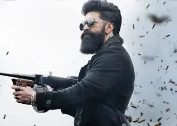 అంతర్జాతీయ ఉద్రిక్తతల దెబ్బ: ‘టాక్సిక్’ రిలీజ్ పై మేకర్స్ కీలక నిర్ణయం