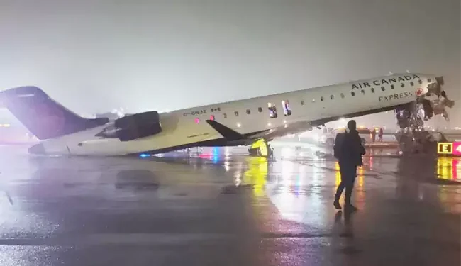 రన్‌వేపై ఘర్షణ: ఎయిర్‌ కెనడా ఎక్స్‌ప్రెస్‌–ఫైర్‌ ట్రక్ ప్రమాదం!!