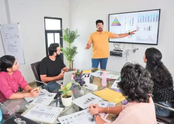 యువ ఉద్యోగార్థులు తెలుసుకోవాల్సిన కార్పొరేట్ గుణాలు