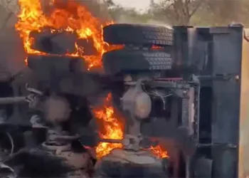 మార్కాపురం ఘోర రోడ్డు ప్రమాదం: 13 మంది బస్సులోని ప్రయాణికులు సజీవ దహనం!!