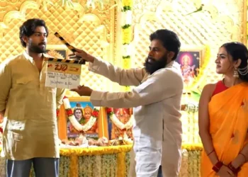 'బరి'లోకి వరుణ్ తేజ్: పవన్ కల్యాణ్ క్లాప్‌తో మొదలైన మెగా ప్రాజెక్ట్!