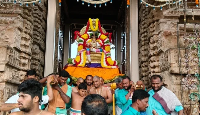 ఒంటిమిట్ట కోదండరామ ఆలయంలో రామ నవమి ఉత్సవాలు ఘనంగా జరుపుకున్నారు