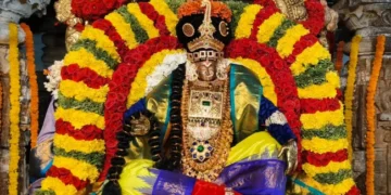 మోహినీ అలంకారంలో జగదభిరాముడు భక్తులకు దర్శనం