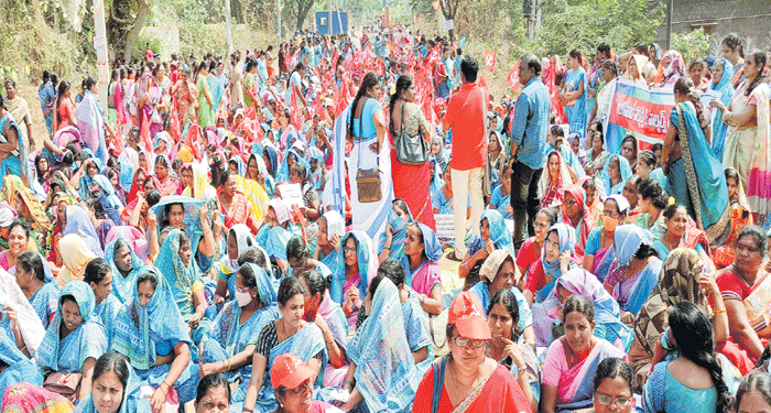 అంగన్వాడీ మహిళల ఆవేదన