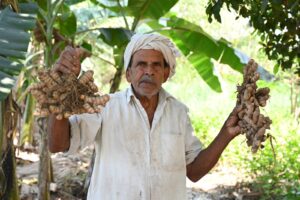 ప్రకృతి సాగులో అద్భుతం…75 సెంట్లలో 52 పంటలు