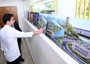 అమరావతిలో బిట్స్ పిలాని నిర్మాణ ప్లాన్ లను పరిశీలించిన లోకేష్