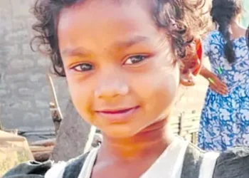 కూల్‌డ్రింక్ అనుకుని పురుగుమందు తాగిన చిన్నారి.. గ్రామంలో విషాదం!