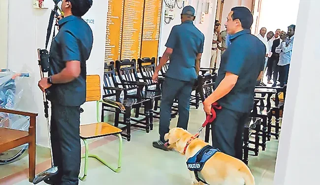 ఏపీలో బాంబు కలకలం: మచిలీపట్నం కోర్టు, విశాఖ ఆర్టీవో ఆఫీసులకు బెదిరింపు మెయిల్స్!