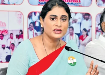 విశాఖ ఉక్కుపై కేంద్రం, రాష్ట్రం దృష్టి లేకపోవడంపై షర్మిల ఘాటు వ్యాఖ్యలు!!