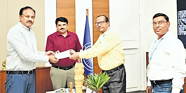 విద్యార్థులకు పోషకాహారమే లక్ష్యం: స్మార్ట్ కిచెన్ల నిర్వహణకు సీఎస్ఆర్ (CSR) నిధుల వెల్లువ!!