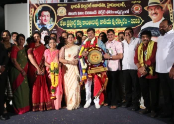 తెలుగు ప్రేక్షకులను అలరించడం నా అదృష్టం: రాజేంద్రప్రసాద్!!