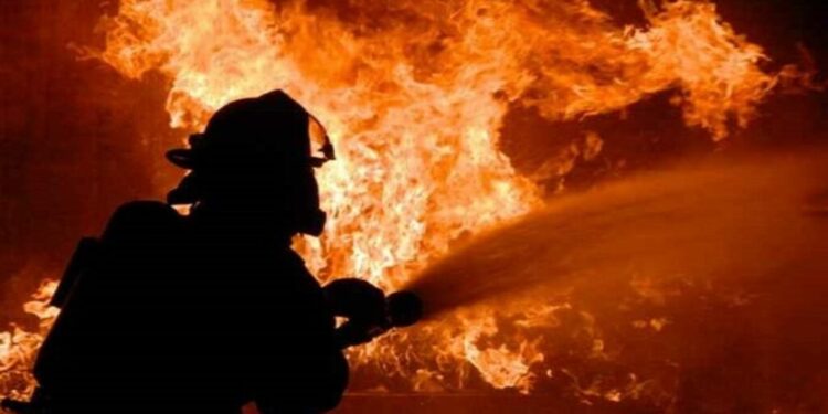 అర్ధరాత్రి మంటలు..షేక్‌పేట్ ప్రాంతంలో ఉద్రిక్తత!