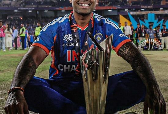 వరల్డ్‌కప్‌ గెలుపు జోష్‌లో టీమిండియా.. ట్రోఫీతో ప్రత్యేక ఫొటోలు