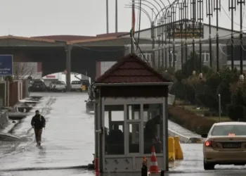 యుద్ధం కంటే బతుకుబండి పెద్దది..ఇరానీయుల పోరాటం!!