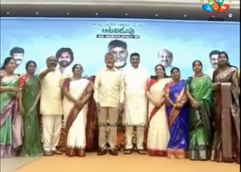 చేనేత చీరలతో ‘శారీ వాక్’ సందడి..