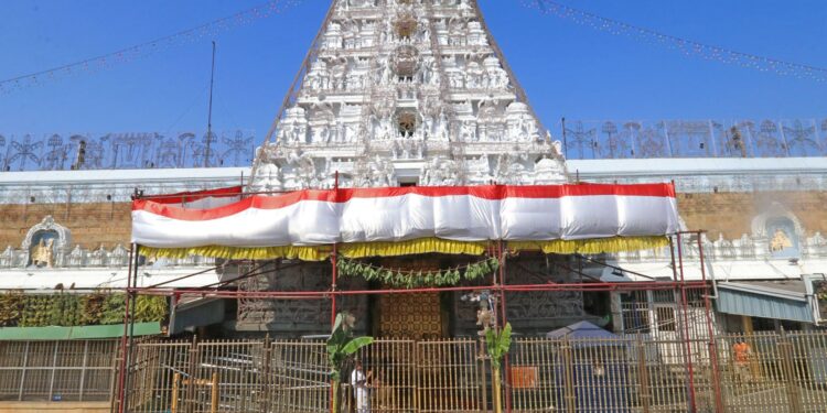 చంద్రగ్రహణం వేళ శ్రీవారి ఆలయ ద్వారాలు మూసివేత