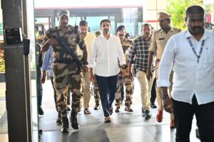 విశాఖ ఎయిర్‌పోర్ట్‌లో మంత్రి నారా లోకేష్‌కు టీడీపీ నేతల ఘన స్వాగతం