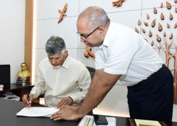 ఉగాది రోజున సిఎంఆర్ఎఫ్ ఫైల్‌పై సీఎం చంద్రబాబు తొలి సంతకం