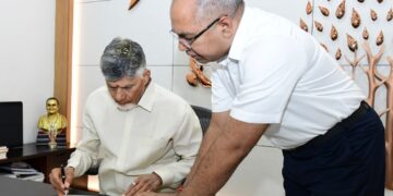 ఉగాది రోజున సిఎంఆర్ఎఫ్ ఫైల్‌పై సీఎం చంద్రబాబు తొలి సంతకం