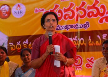 పెద్ద కోటమకనపల్లి మహిళలతో నారా భువనేశ్వరి ముఖాముఖి