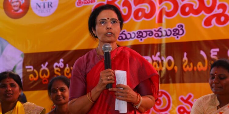 పెద్ద కోటమకనపల్లి మహిళలతో నారా భువనేశ్వరి ముఖాముఖి