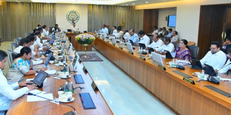 సచివాలయంలో సీఎం చంద్రబాబు నాయుడు అధ్యక్షతనకేబినెట్ భేటీ