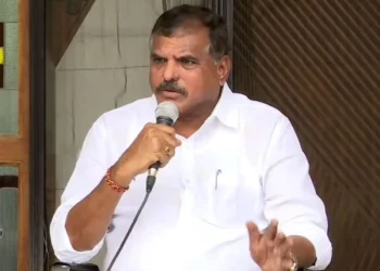 'చలో మూలపేట' వేదికగా రాజధాని సెగ: అమరావతిపై బొత్స సత్యనారాయణ సంచలన వ్యాఖ్యలు!