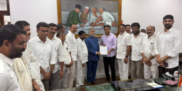 కేటీఆర్ నేతృత్వంలోని TRS ఎమ్మెల్యేలు ప్రైవేట్ మెంబర్ బిల్ పత్రాలు సమర్పించారు