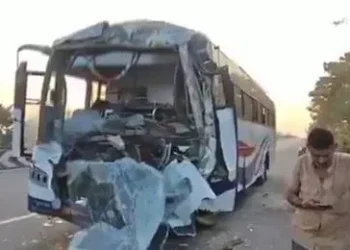 చౌటుప్పల్ వద్ద ఏపీఎస్ఆర్టీసీ బస్సు ప్రమాదం… 10 మందికి గాయాలు