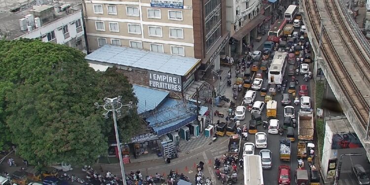 హైదరాబాద్ TGPAలో బంకుల వద్ద భారీ క్యూలు