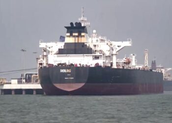 యుద్ధజ్వాలలను దాటి భారత్‌కు చేరుకున్న చమురు నౌకలు