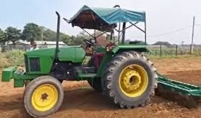 డ్రైవర్ లేకుండా పరుగులు పెడుతున్న ట్రాక్టర్.. కిసాన్ మేళా హైలెట్!