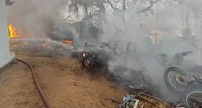 ఆర్మూర్‌లో భారీ అగ్నిప్రమాదం..50కు పైగా వాహనాలుకాలిపోయాయి!!