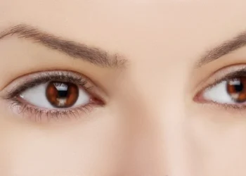 యువతలో కంటి శుక్లాలు: చిన్న వయసులోనే పెరుగుతున్న సమస్య!