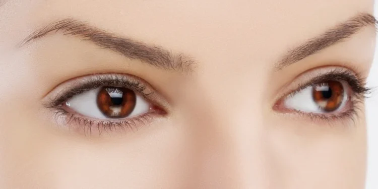 యువతలో కంటి శుక్లాలు: చిన్న వయసులోనే పెరుగుతున్న సమస్య!