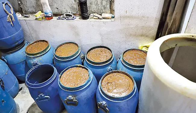 ఇలాంటి పచ్చళ్లు తింటే ఇంకా అంతే – పోలీసుల హెచ్చరిక!!