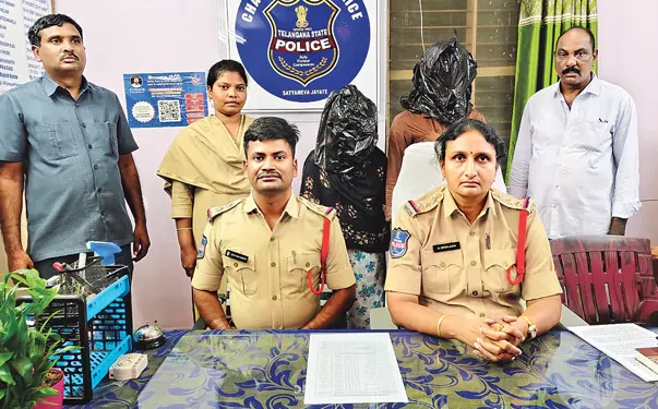 ప్రియుడి కోసం భర్తను చంపిన భార్య..కన్నకూతురు సాక్ష్యంతో కటకటాల్లోకి!!