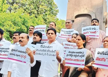 భారాస నేతలు మంత్రి పొంగులేటి అక్రమ కార్యకలాపాలను బయటకు తేవడానికి దీక్ష